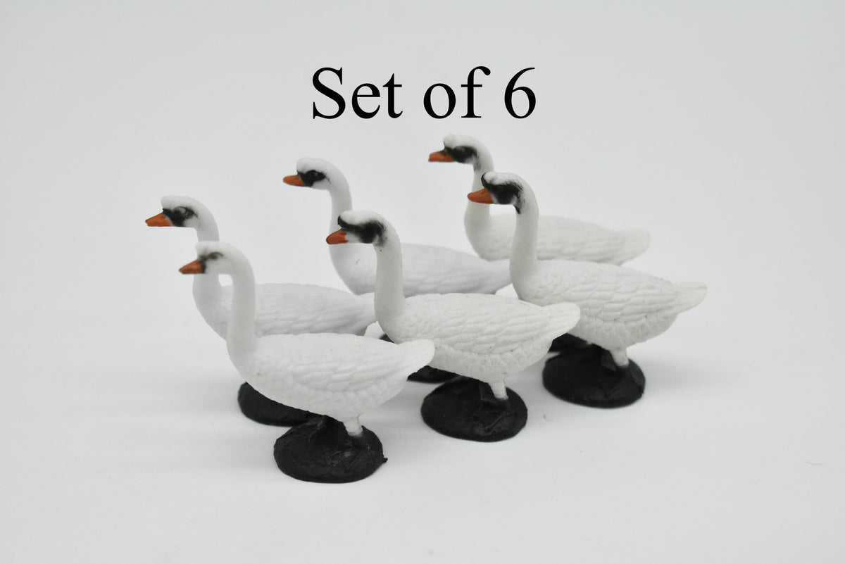 Swan, Bird, Very Nice Plastic Reproduction    2"    F1855 B139