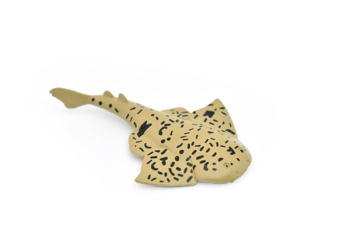 Angel Shark, Very Nice Plastic Replica    3"    F1008 B118