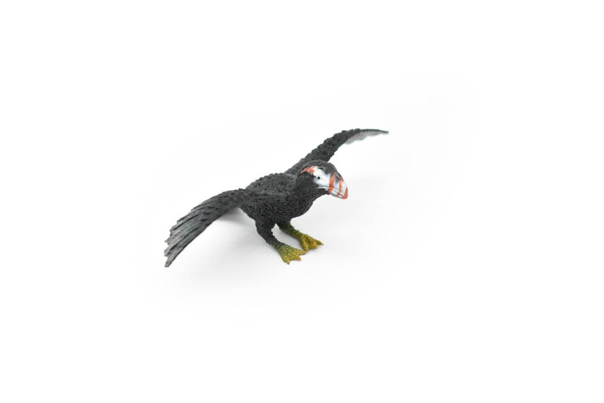 Puffin, Flying, Very Nice Rubber Reproduction, Hand Painted   3 1/2"    F621 B132