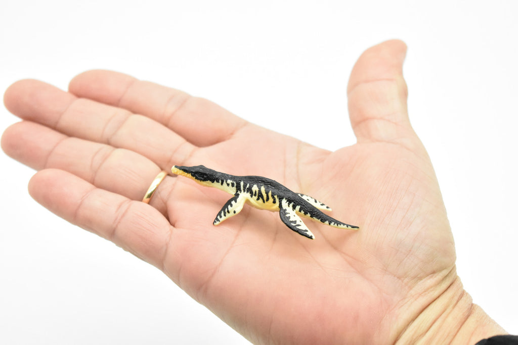 Liopleurodon Dinosaur, Museum Quality, Animal, Educational, Realistic Hand Painted, Figure, Lifelike Model, Vintage Replica, Toy,   2 1/2 Inches. 