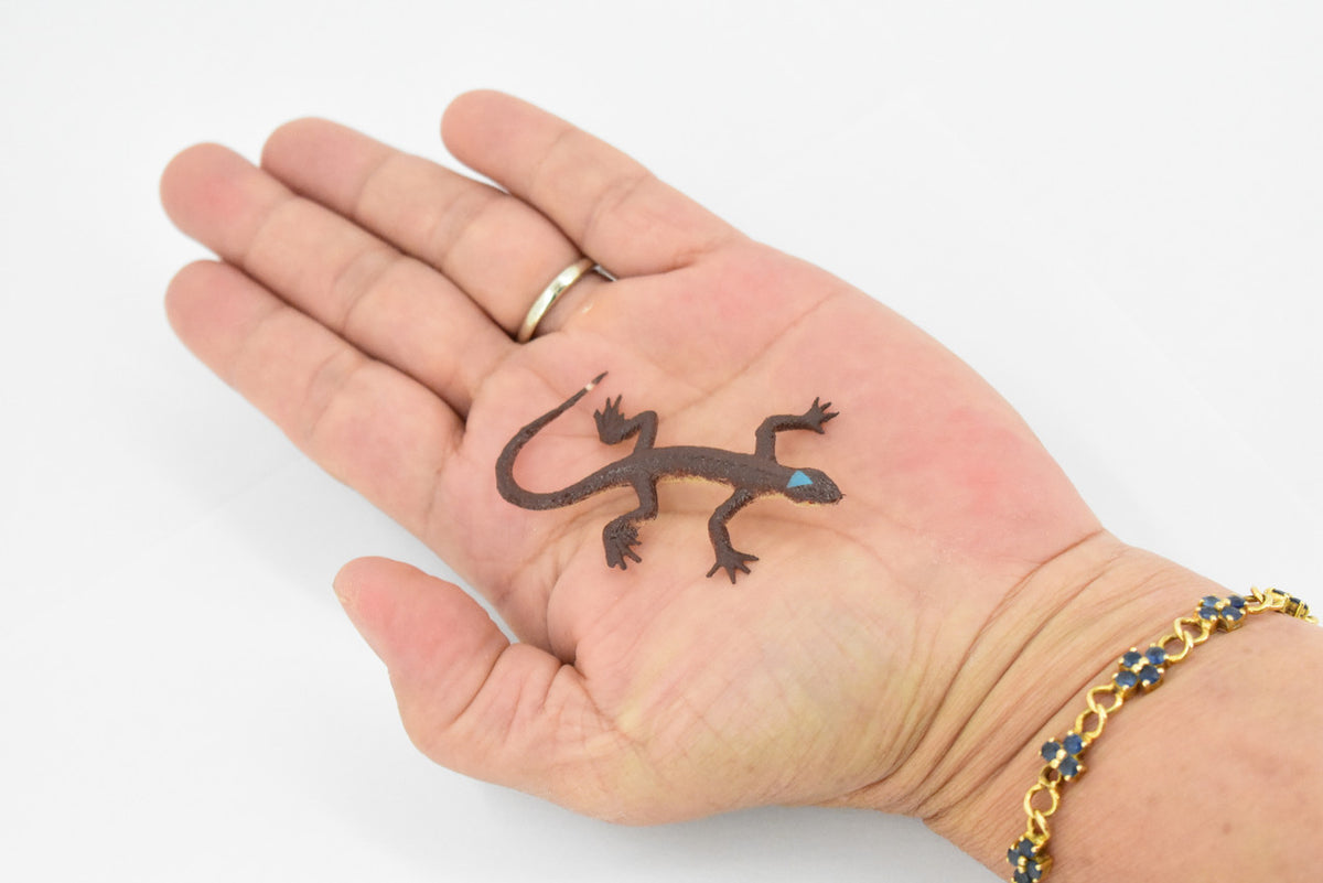 Lizard, Brown Lizard Blue Spot on Head, Rubber Reptile Toy, Realistic Figure, Model, Replica, Kids, Educational, Gift,    2 1/2"     F6067 B380