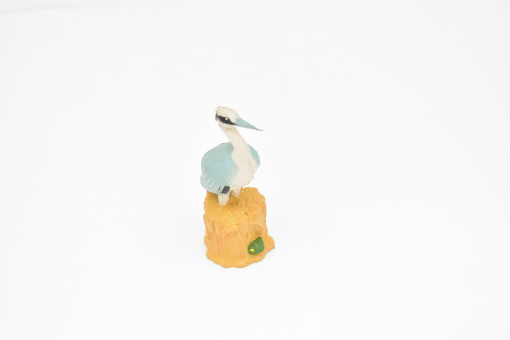Heron with Frog, Very Nice Rubber,  Hand Painted Toy Model    3 1/2"    F421B365