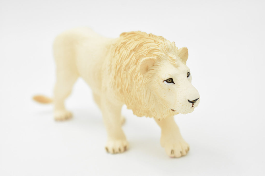 Lion, White,  Museum Quality  Plastic Replica 6"   M085-B605
