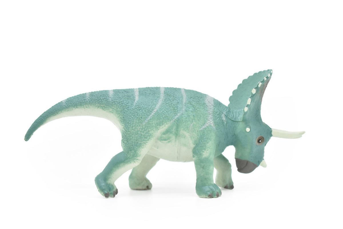 Triceratops Dinosaur, Very Nice Plastic Replica    7"   ~   F3051-B2