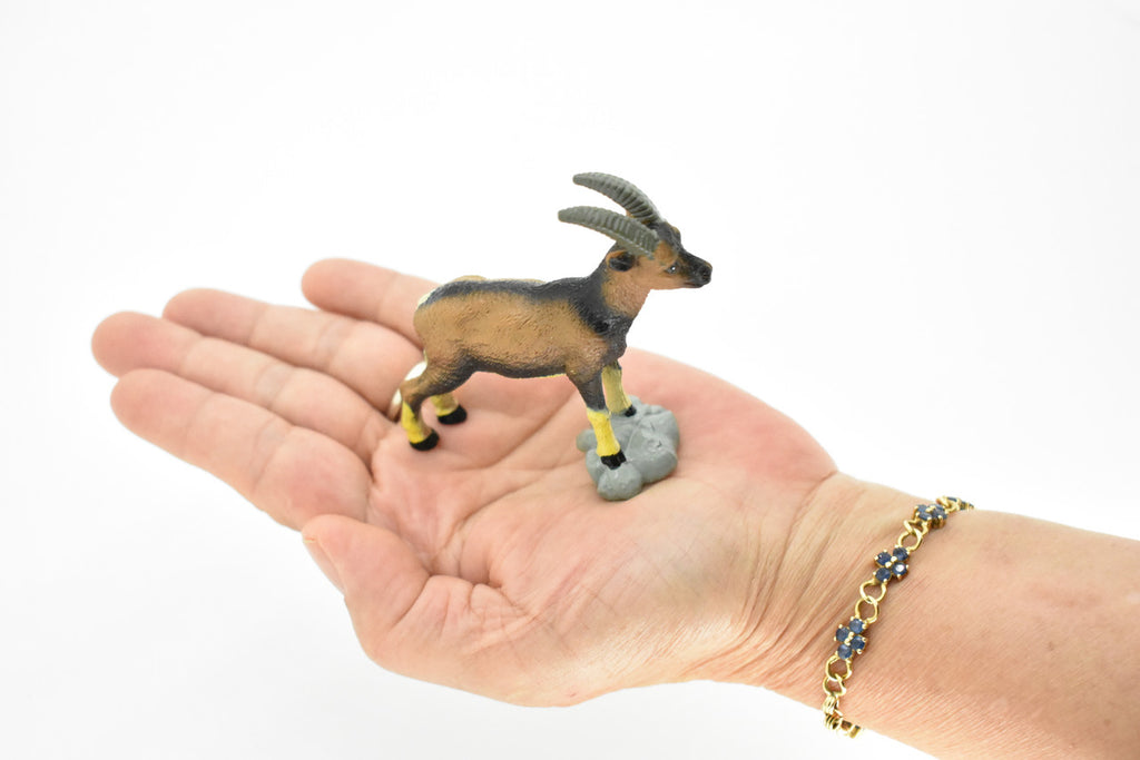 Goat, Billy, Wild, Realistic Rubber Reproduction, Hand Painted Figurines    3"     CH152 B247