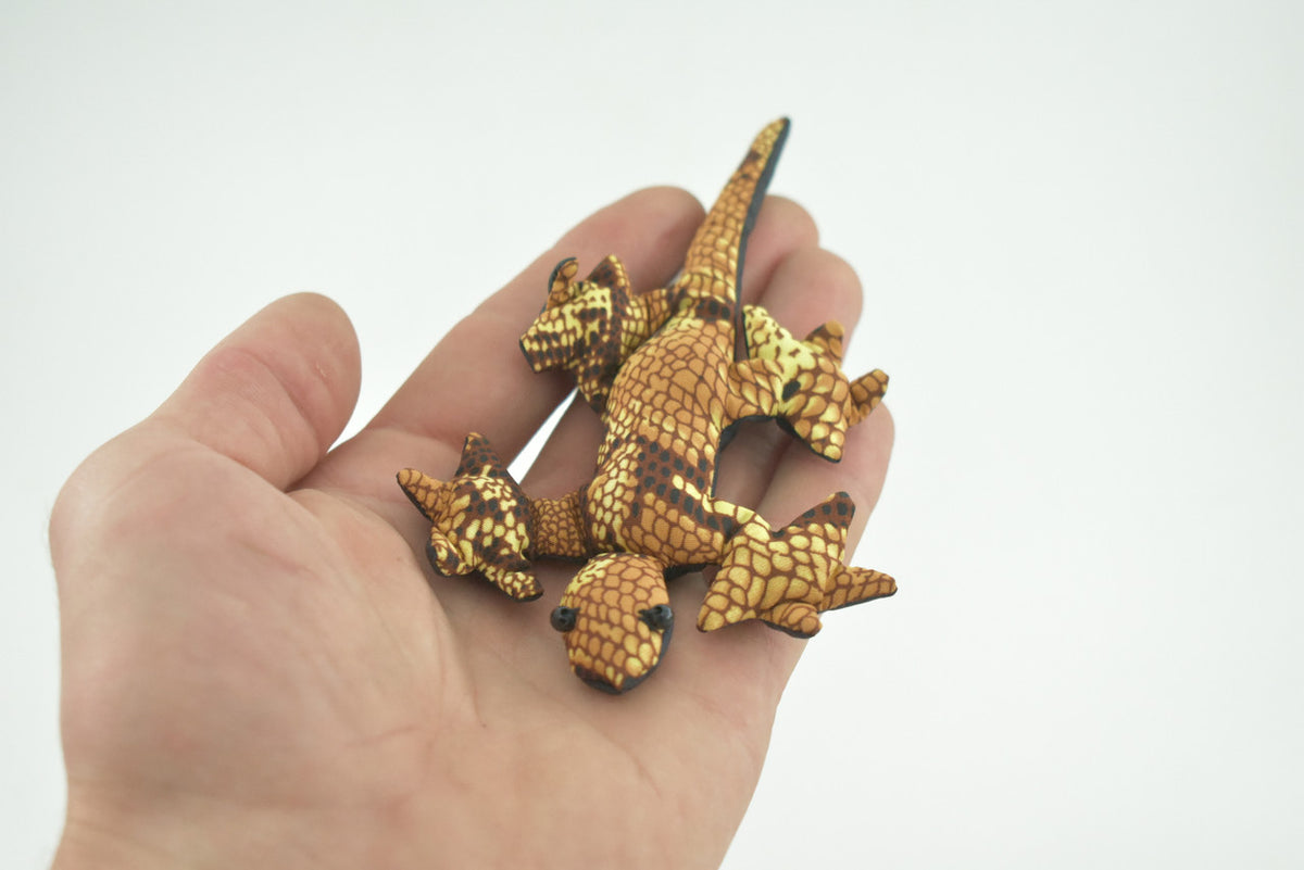 Gecko, Lizard, Reptiles, Yellow and Brown, Hand Made In Thailand, Sand Creatures, Paper Weight, Bean Bag, Cornhole, Game, Toy, Kids, Educational,  5  Inches.