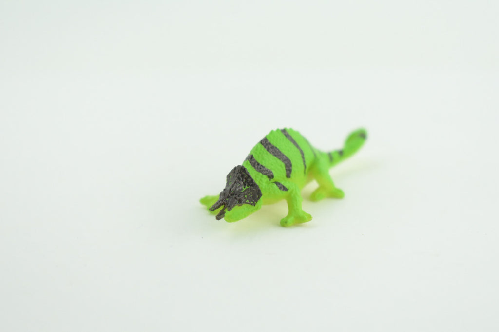 Horned Chameleon Lizard, Rubber Reptile, Hand Painted, Educational, Realistic, Model, Toys, Kids, Gift,   2 Inches.    WR47 B197