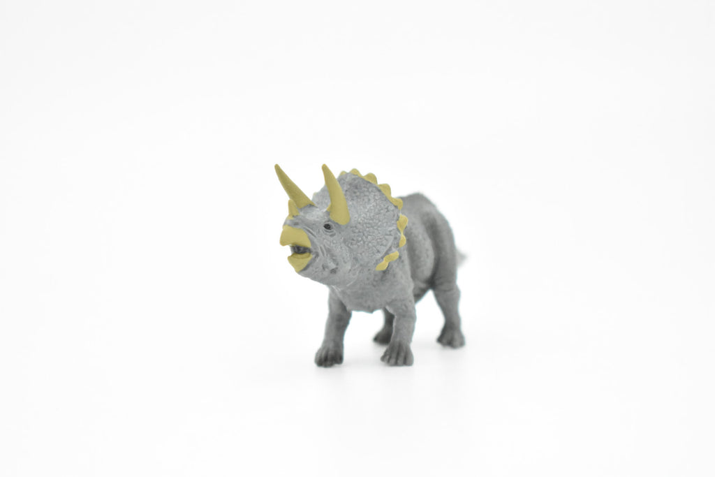 Triceratops Dinosaur, Very Nice Plastic Replica    3"    F8115-B117