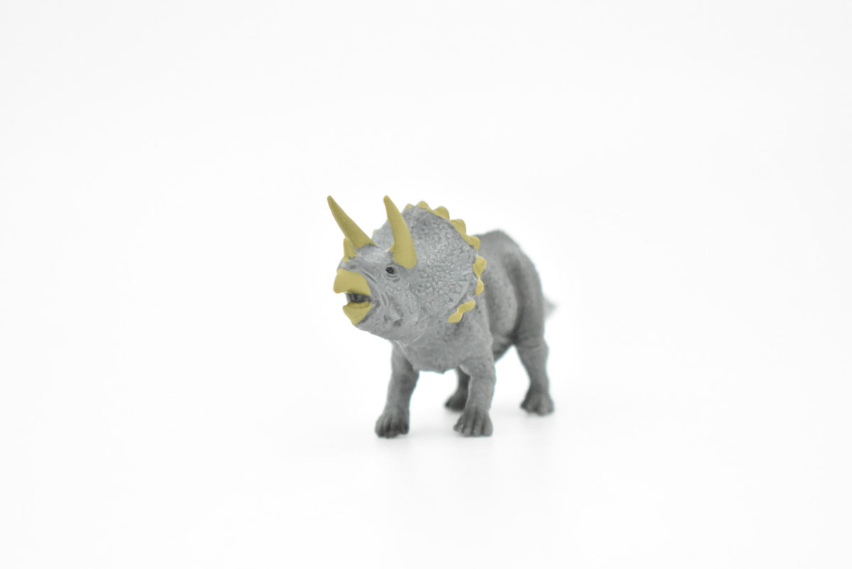 Triceratops Dinosaur, Very Nice Plastic Replica    3"    F8115-B117