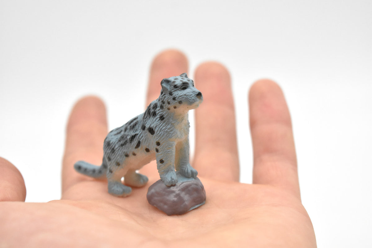 Leopard, Snow, Very Nice Plastic Replica  2 1/2"  ~  F4450B55