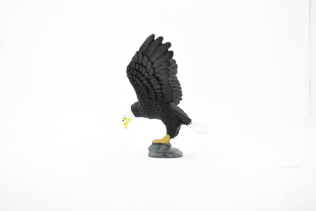 Bald Eagle, North America Eagle, Museum Quality, Rubber Bird, Hand Painted, Realistic Toy Figure, Diorama Model, Kids, Educational,  4 Inches.