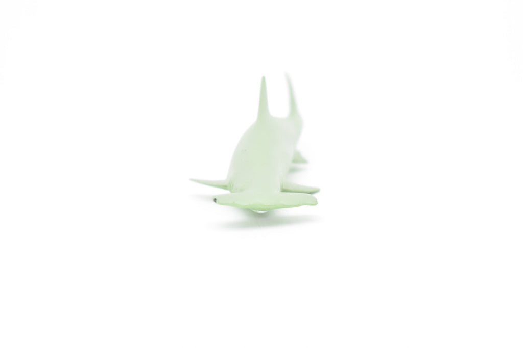Hammerhead Shark, Curved, Very Nice Plastic Replica    3"   -   F1011 B118