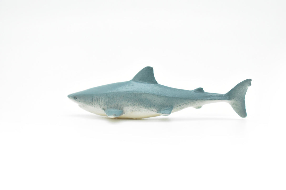 Great White Shark, Curved Very Nice Plastic Replica    3"   F0009-B23
